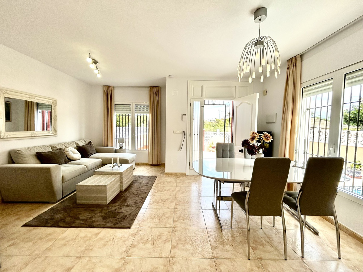 For sale - 3 Bedroom 2 Bathroom House - Townhouse in Orihuela - Dehesa de Campoamor  - Alicante