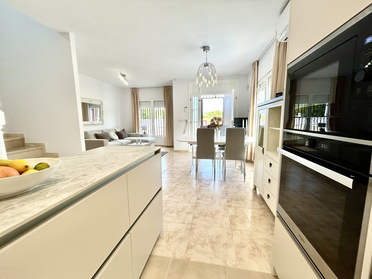 For sale - 3 Bedroom 2 Bathroom House - Townhouse in Orihuela - Dehesa de Campoamor  - Alicante