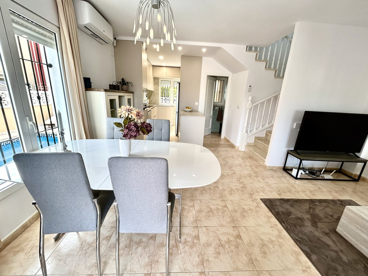 For sale - 3 Bedroom 2 Bathroom House - Townhouse in Orihuela - Dehesa de Campoamor  - Alicante