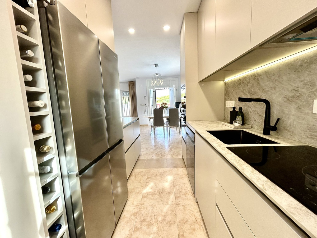 For sale - 3 Bedroom 2 Bathroom House - Townhouse in Orihuela - Dehesa de Campoamor  - Alicante