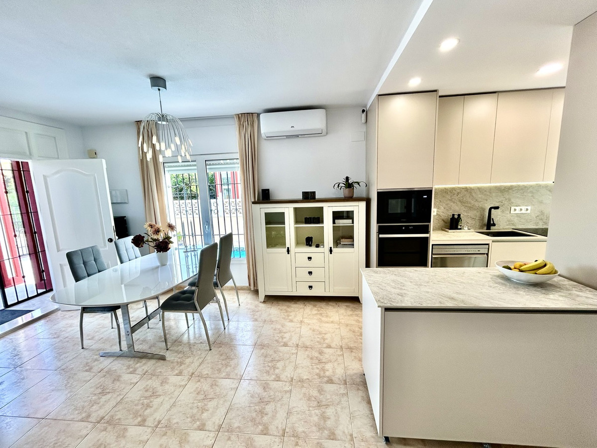 For sale - 3 Bedroom 2 Bathroom House - Townhouse in Orihuela - Dehesa de Campoamor  - Alicante