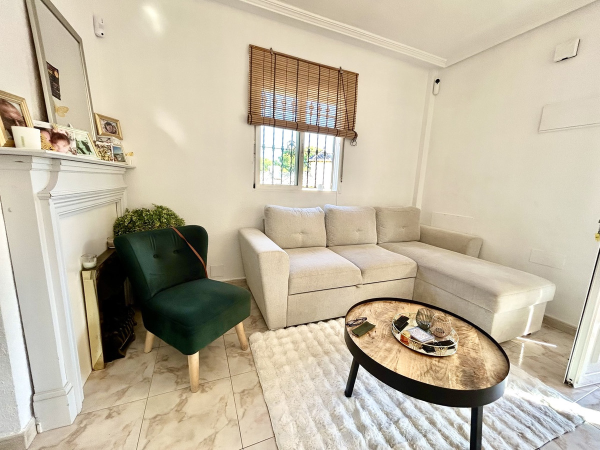 For sale - 4 Bedroom 3 Bathroom House - Detached Villa in Orihuela - Villamartin  - Alicante
