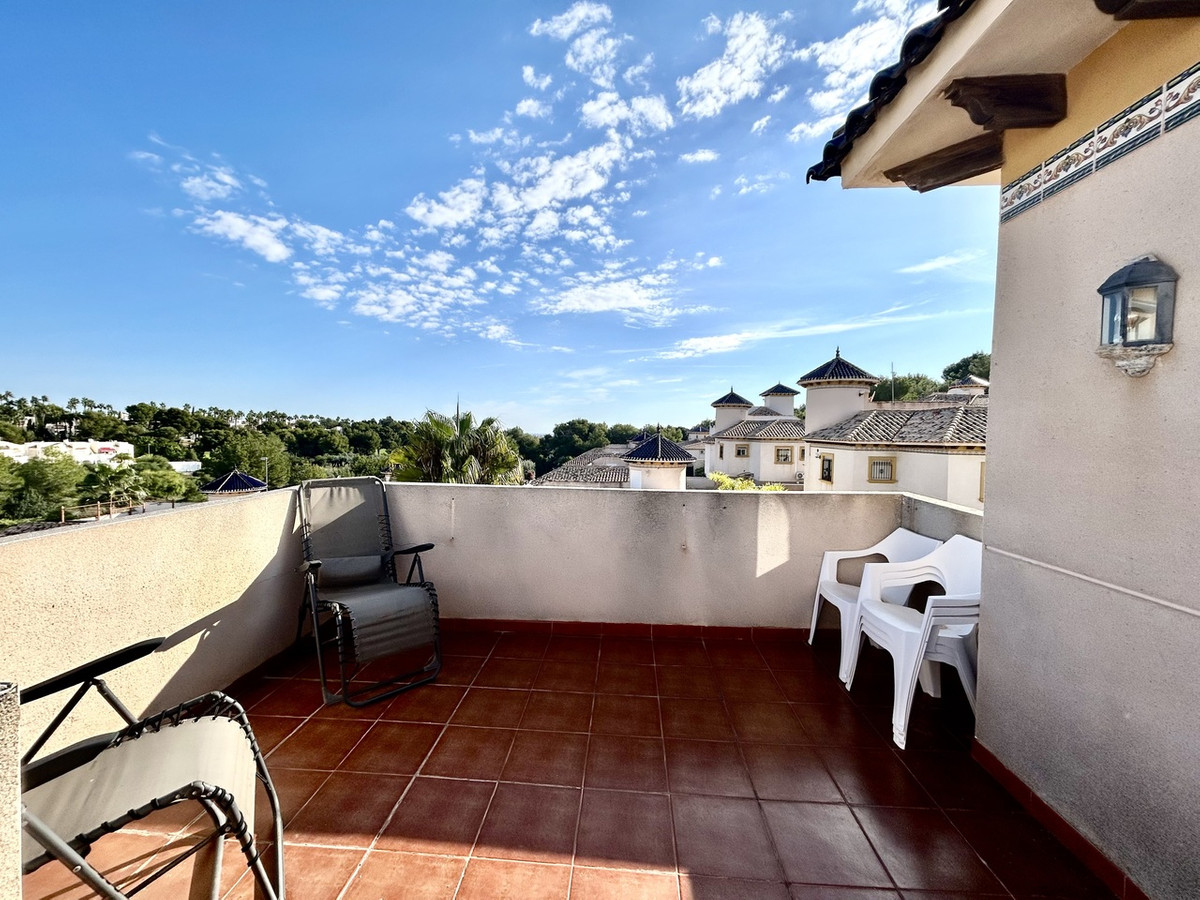For sale - 4 Bedroom 3 Bathroom House - Detached Villa in Orihuela - Villamartin  - Alicante