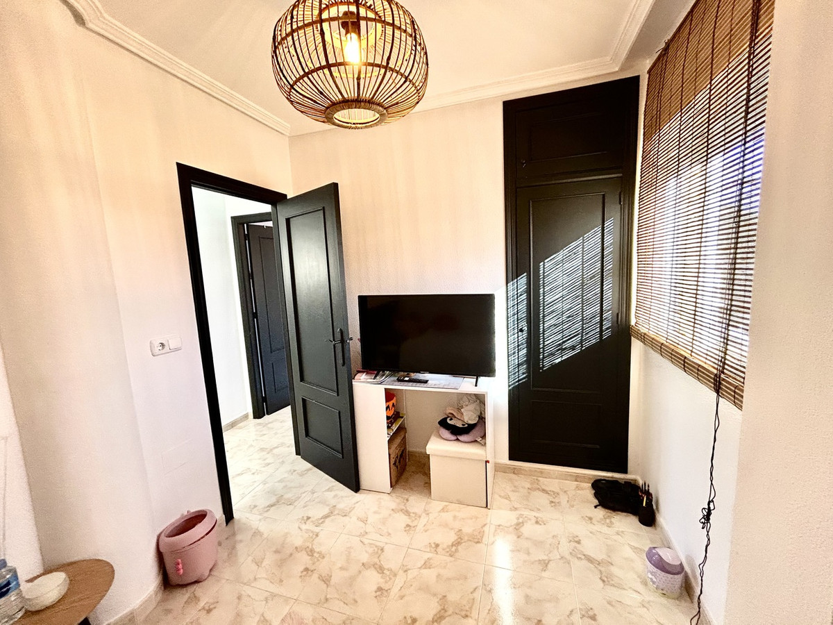 For sale - 4 Bedroom 3 Bathroom House - Detached Villa in Orihuela - Villamartin  - Alicante