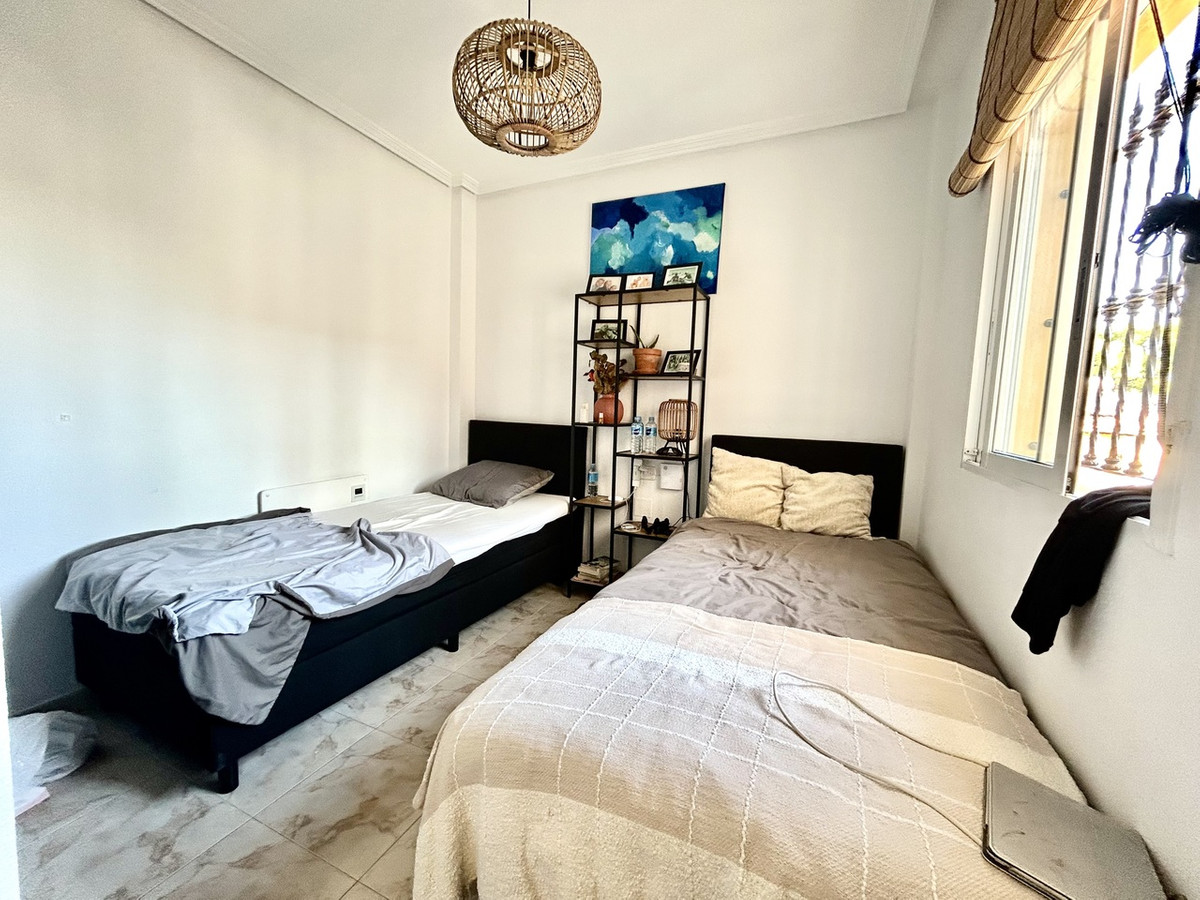 For sale - 4 Bedroom 3 Bathroom House - Detached Villa in Orihuela - Villamartin  - Alicante