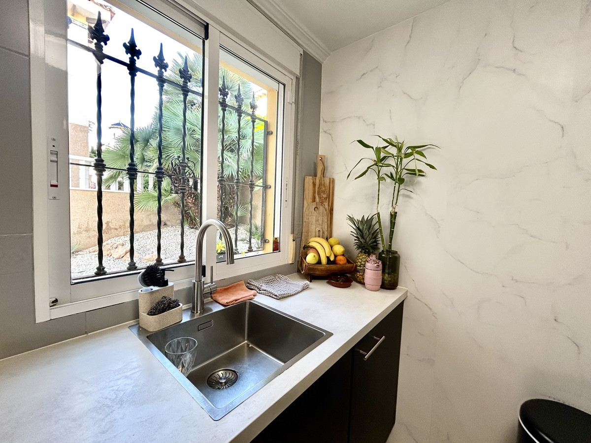 For sale - 4 Bedroom 3 Bathroom House - Detached Villa in Orihuela - Villamartin  - Alicante