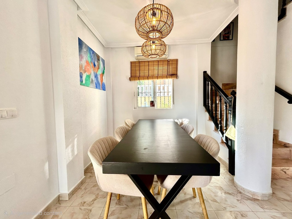 For sale - 4 Bedroom 3 Bathroom House - Detached Villa in Orihuela - Villamartin  - Alicante