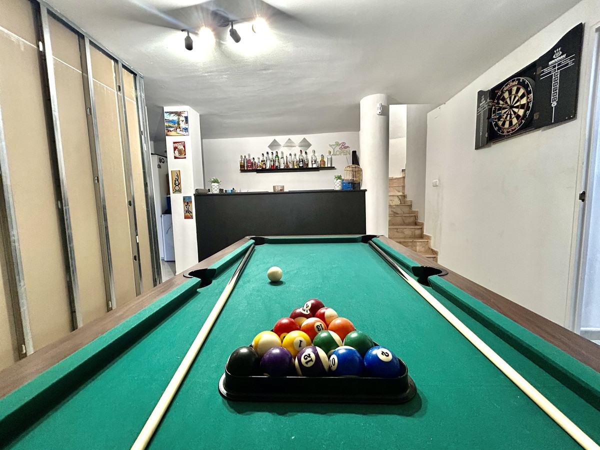 For sale - 4 Bedroom 3 Bathroom House - Detached Villa in Orihuela - Villamartin  - Alicante