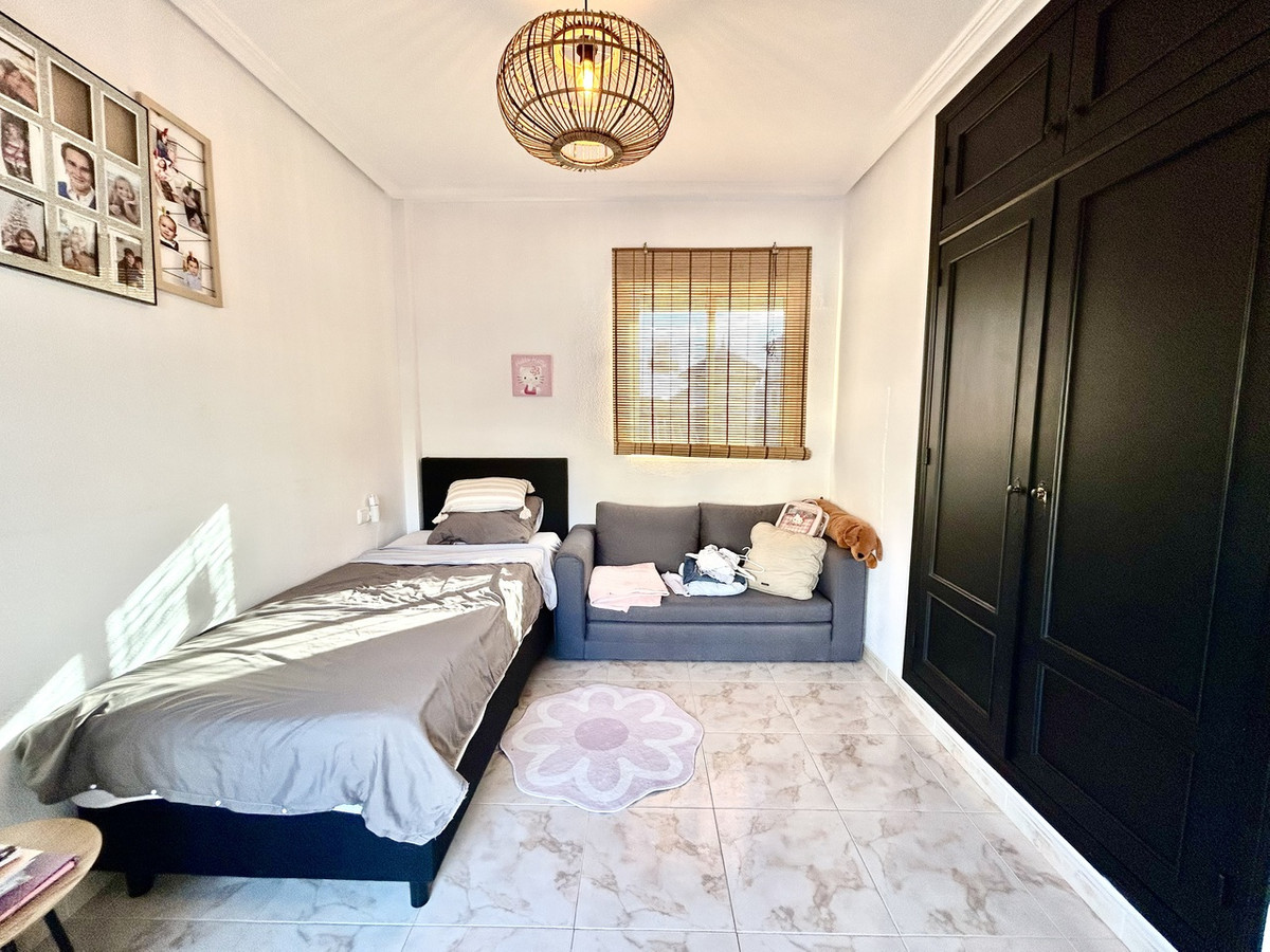 For sale - 4 Bedroom 3 Bathroom House - Detached Villa in Orihuela - Villamartin  - Alicante