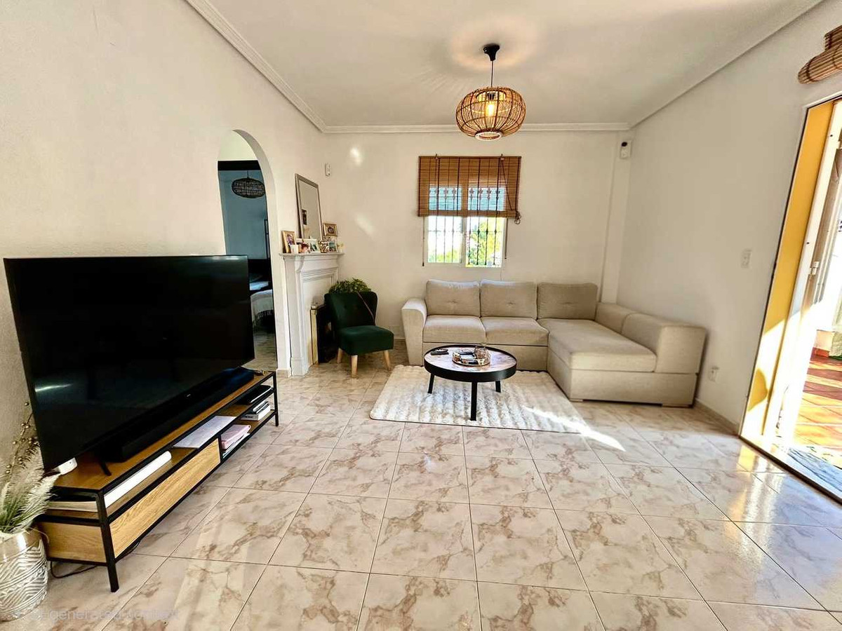 For sale - 4 Bedroom 3 Bathroom House - Detached Villa in Orihuela - Villamartin  - Alicante