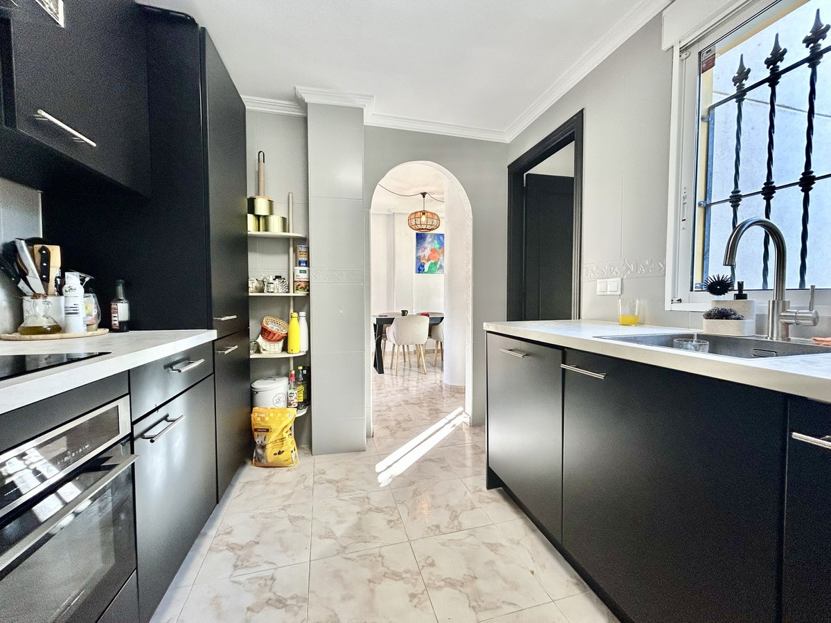 For sale - 4 Bedroom 3 Bathroom House - Detached Villa in Orihuela - Villamartin  - Alicante