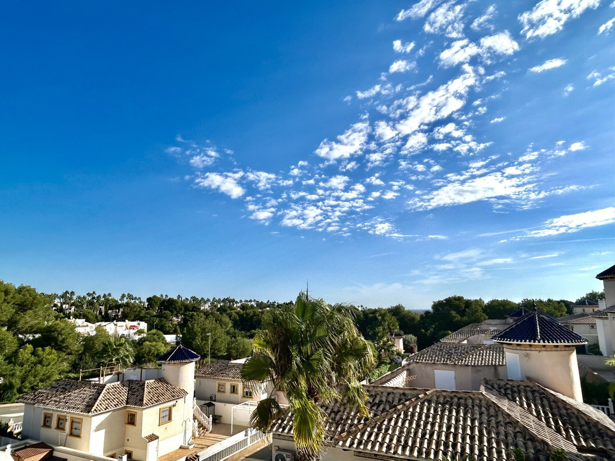 For sale - 4 Bedroom 3 Bathroom House - Detached Villa in Orihuela - Villamartin  - Alicante