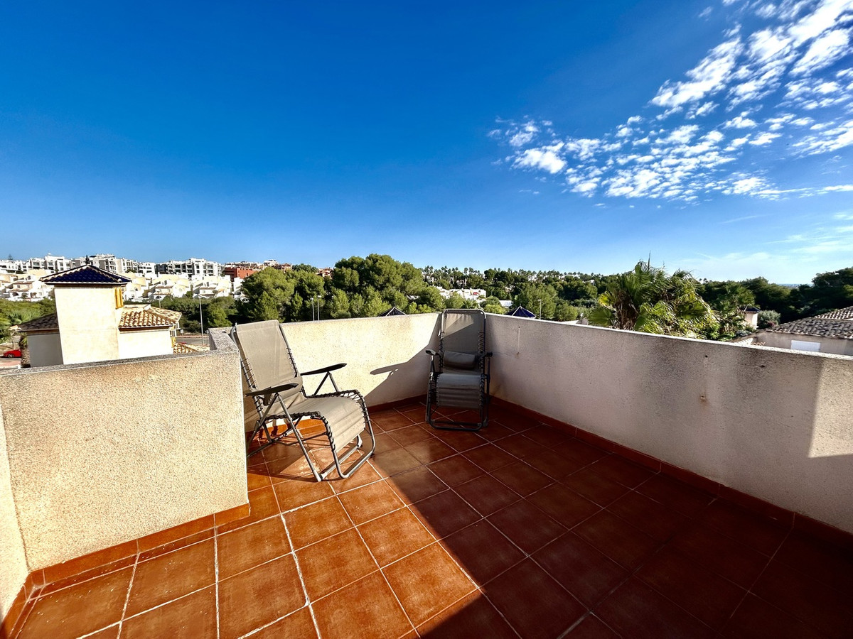 For sale - 4 Bedroom 3 Bathroom House - Detached Villa in Orihuela - Villamartin  - Alicante