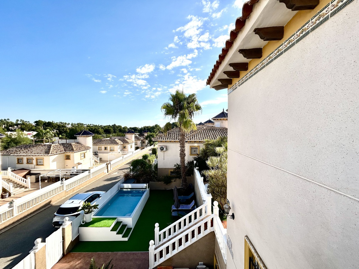 For sale - 4 Bedroom 3 Bathroom House - Detached Villa in Orihuela - Villamartin  - Alicante
