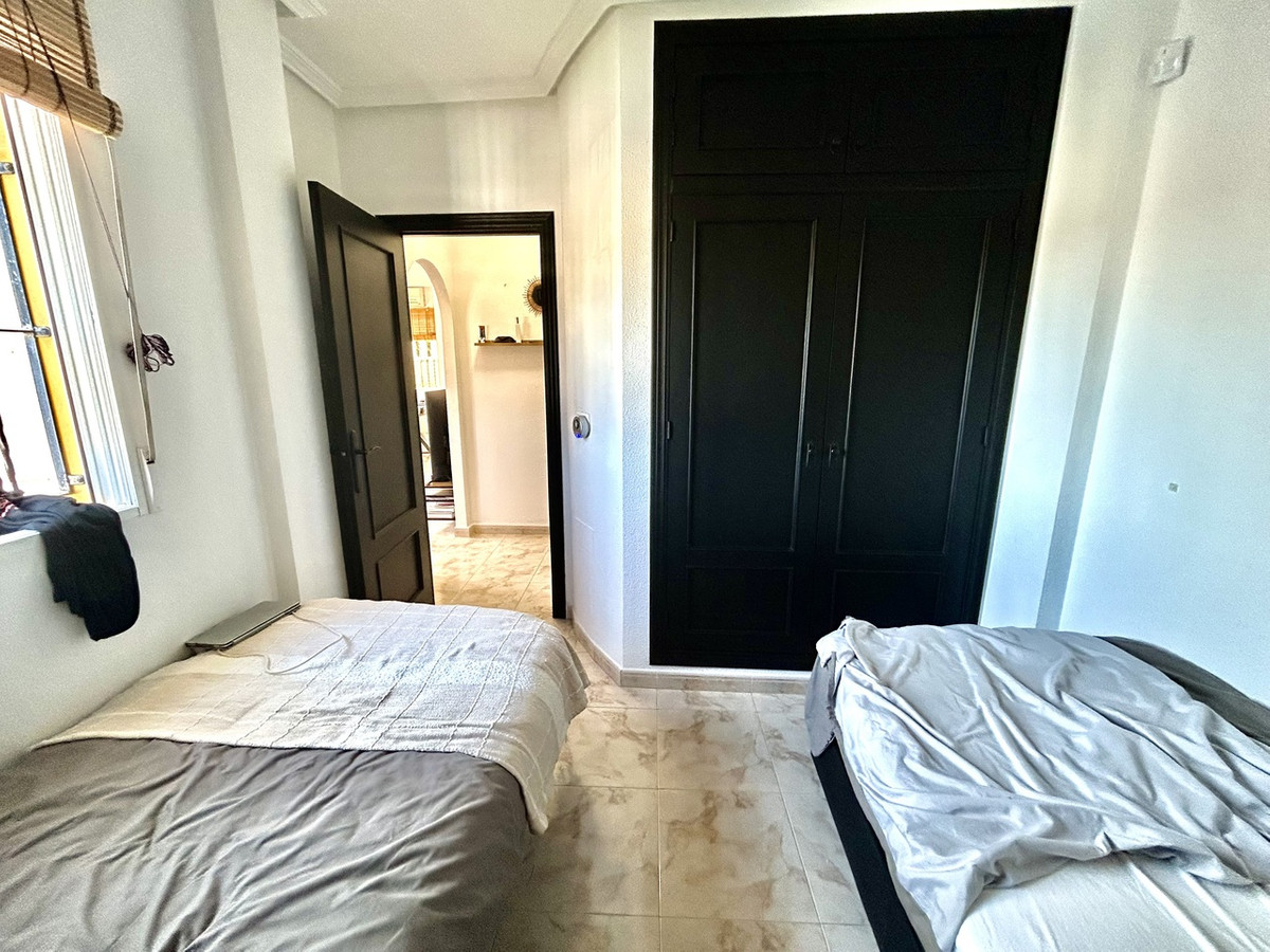 For sale - 4 Bedroom 3 Bathroom House - Detached Villa in Orihuela - Villamartin  - Alicante