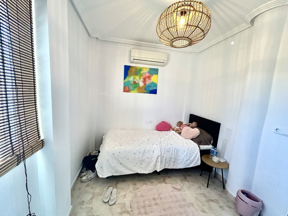 For sale - 4 Bedroom 3 Bathroom House - Detached Villa in Orihuela - Villamartin  - Alicante
