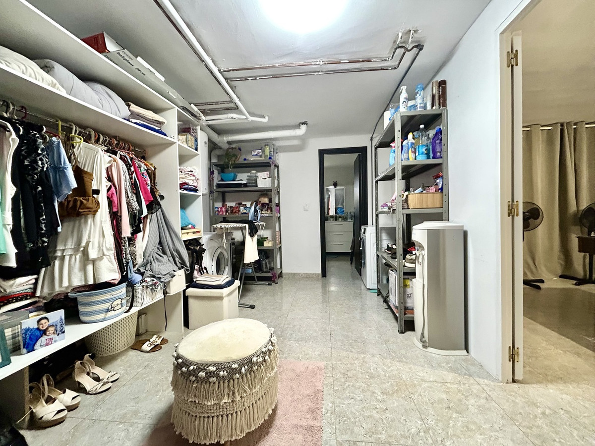 For sale - 4 Bedroom 3 Bathroom House - Detached Villa in Orihuela - Villamartin  - Alicante