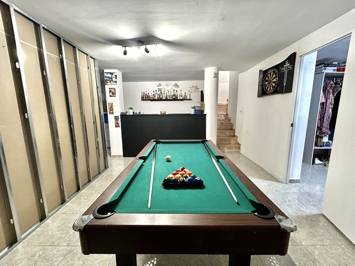 For sale - 4 Bedroom 3 Bathroom House - Detached Villa in Orihuela - Villamartin  - Alicante