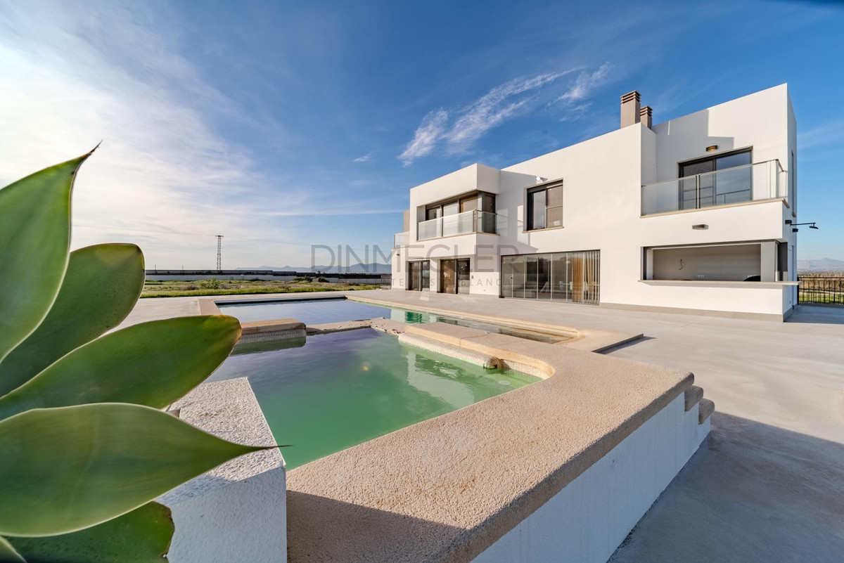 For sale - 5 Bedroom 4 Bathroom House - Detached Villa in San Fulgencio - La Marina  - Alicante
