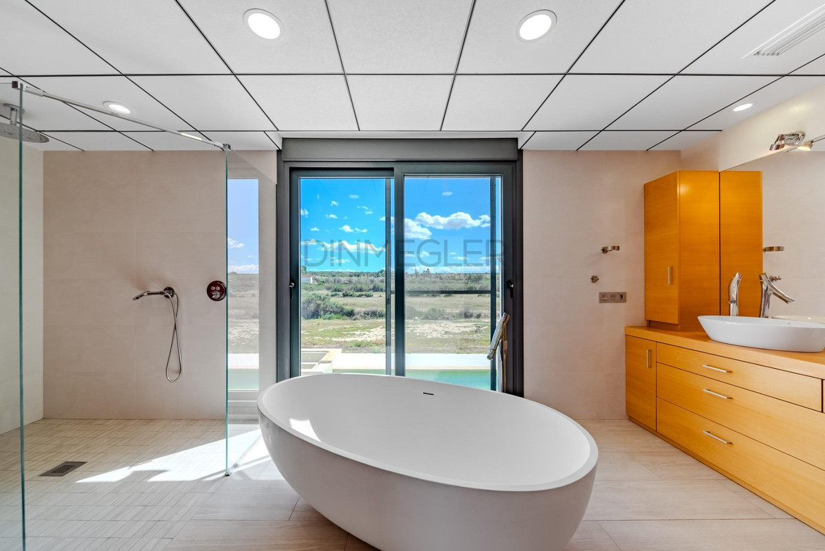 For sale - 5 Bedroom 4 Bathroom House - Detached Villa in San Fulgencio - La Marina  - Alicante