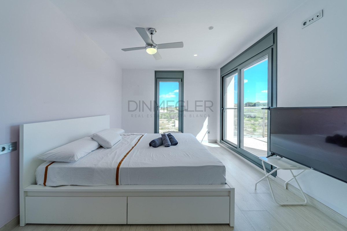 For sale - 5 Bedroom 4 Bathroom House - Detached Villa in San Fulgencio - La Marina  - Alicante