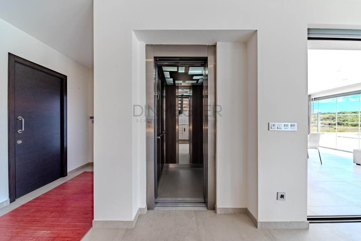 For sale - 5 Bedroom 4 Bathroom House - Detached Villa in San Fulgencio - La Marina  - Alicante