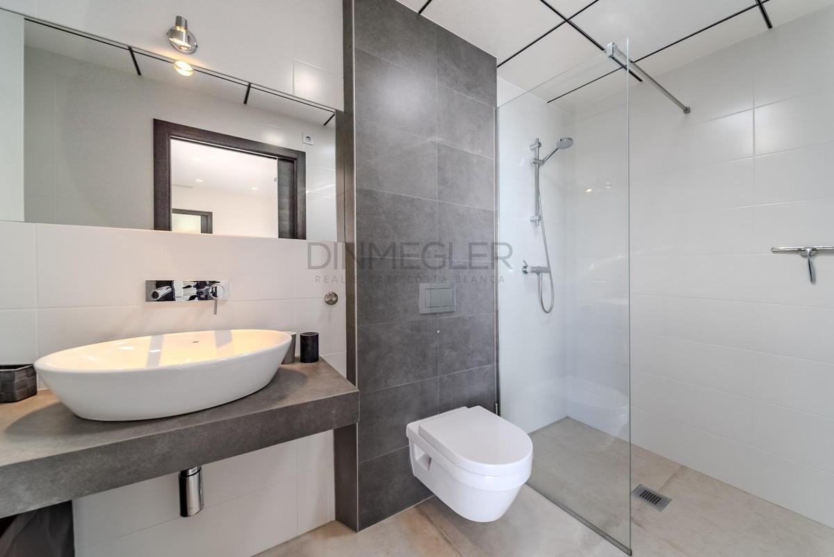 For sale - 5 Bedroom 4 Bathroom House - Detached Villa in San Fulgencio - La Marina  - Alicante