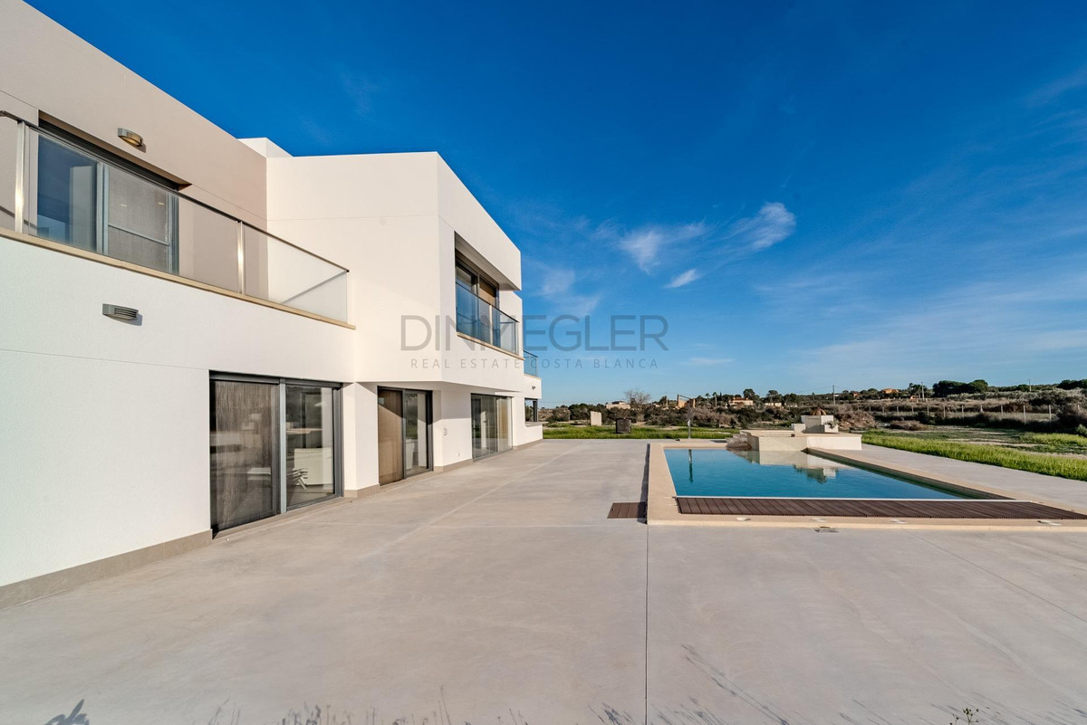 For sale - 5 Bedroom 4 Bathroom House - Detached Villa in San Fulgencio - La Marina  - Alicante