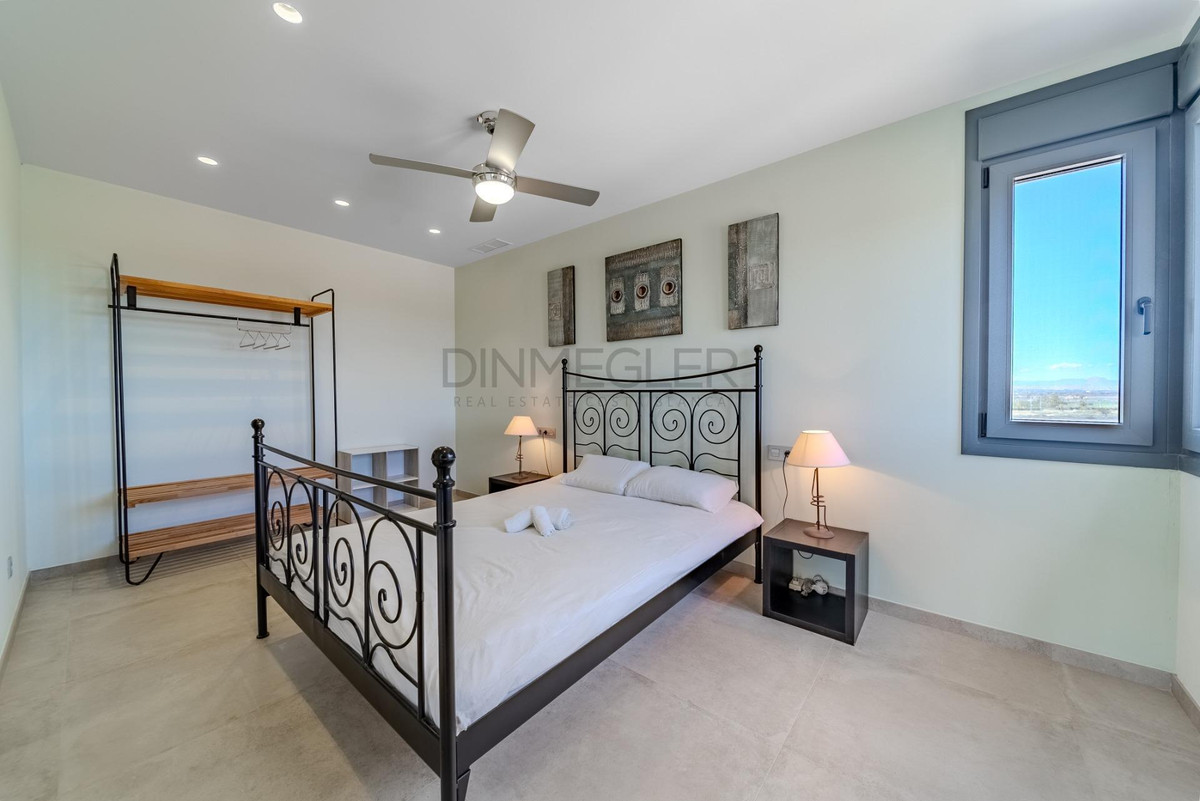 For sale - 5 Bedroom 4 Bathroom House - Detached Villa in San Fulgencio - La Marina  - Alicante