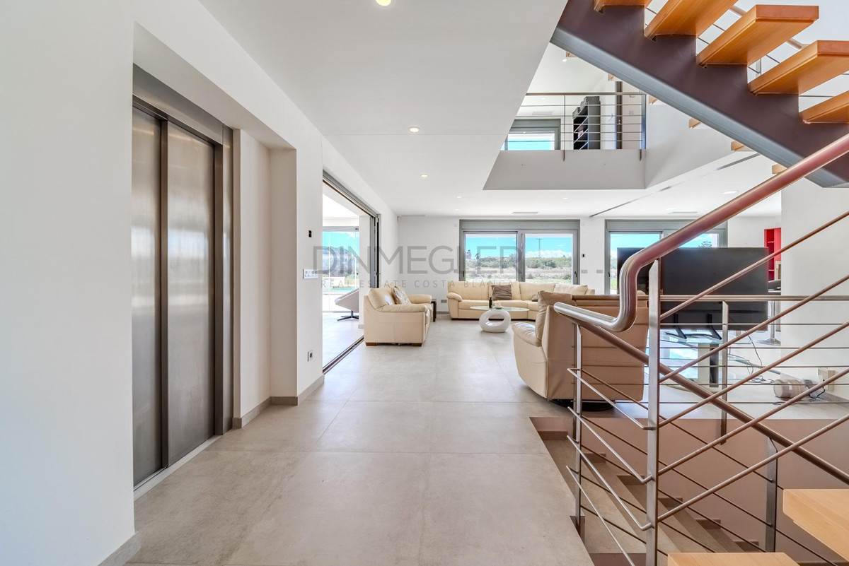 For sale - 5 Bedroom 4 Bathroom House - Detached Villa in San Fulgencio - La Marina  - Alicante