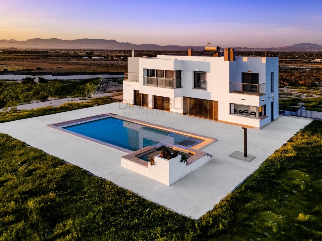 5 Bedroom 4 Bathroom House - Detached Villa in San Fulgencio