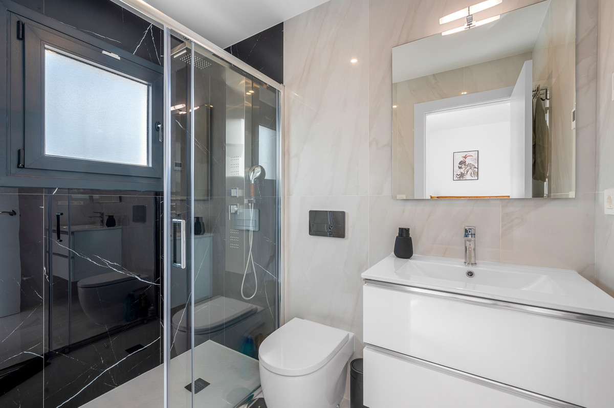 For sale - 3 Bedroom 2 Bathroom House - Detached Villa in Orihuela - Orihuela Centro  - Alicante