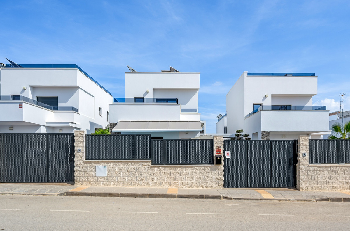 For sale - 3 Bedroom 2 Bathroom House - Detached Villa in Orihuela - Orihuela Centro  - Alicante