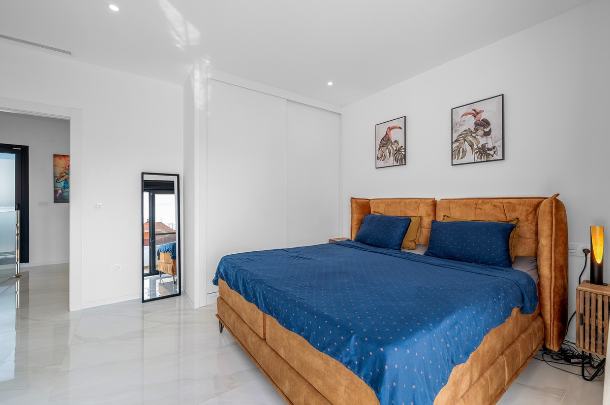 For sale - 3 Bedroom 2 Bathroom House - Detached Villa in Orihuela - Orihuela Centro  - Alicante