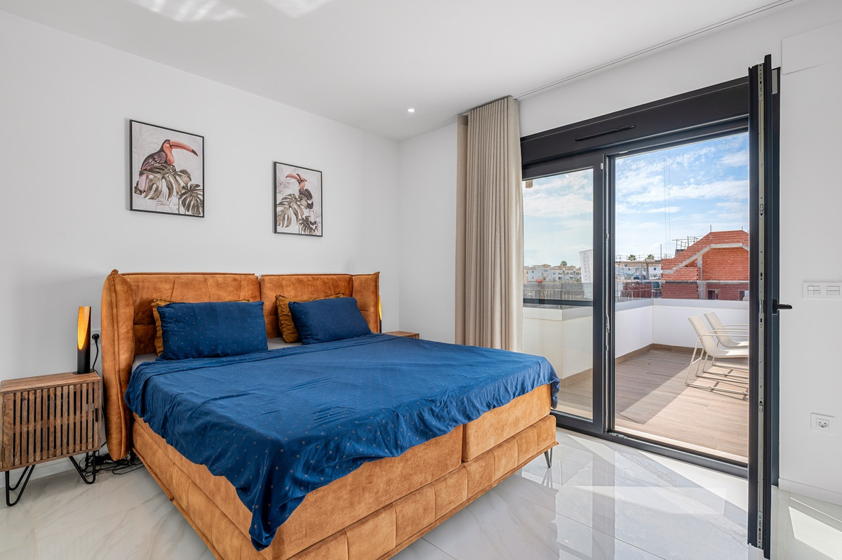 For sale - 3 Bedroom 2 Bathroom House - Detached Villa in Orihuela - Orihuela Centro  - Alicante