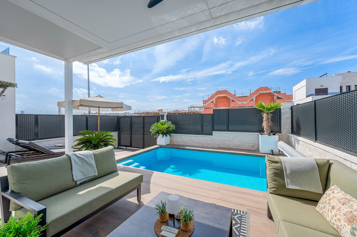 For sale - 3 Bedroom 2 Bathroom House - Detached Villa in Orihuela - Orihuela Centro  - Alicante