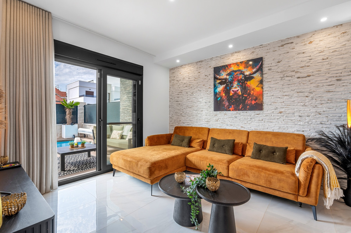 For sale - 3 Bedroom 2 Bathroom House - Detached Villa in Orihuela - Orihuela Centro  - Alicante