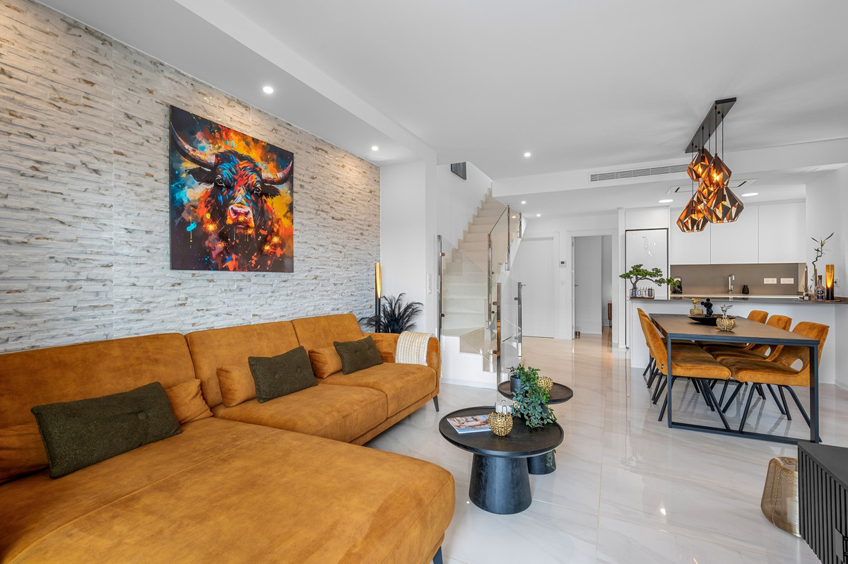 For sale - 3 Bedroom 2 Bathroom House - Detached Villa in Orihuela - Orihuela Centro  - Alicante