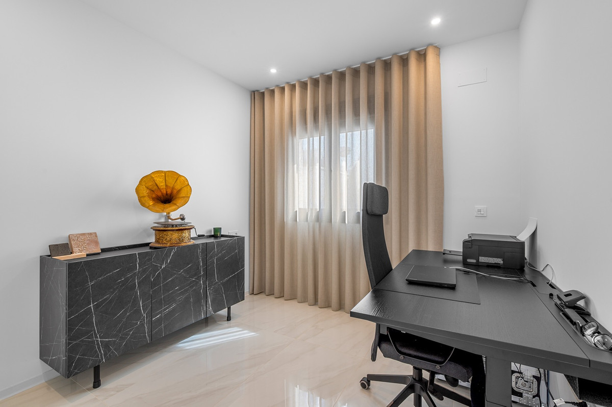 For sale - 3 Bedroom 2 Bathroom House - Detached Villa in Orihuela - Orihuela Centro  - Alicante