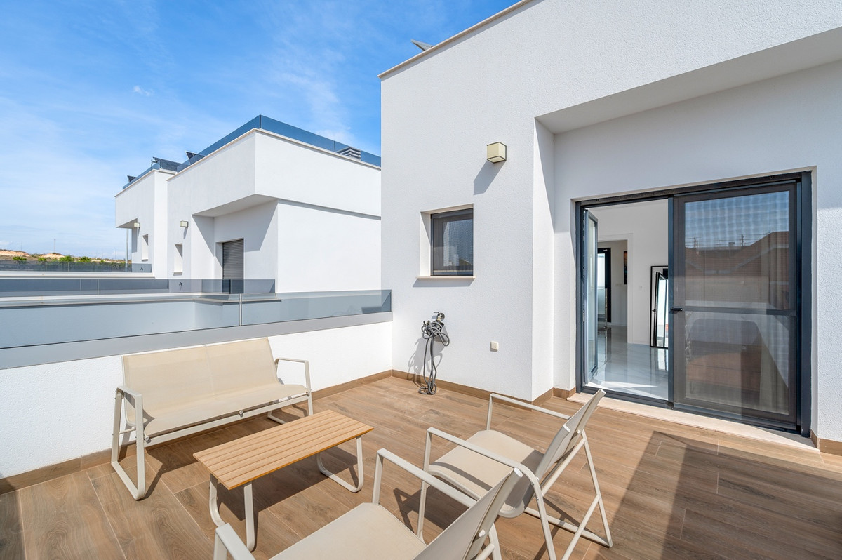 For sale - 3 Bedroom 2 Bathroom House - Detached Villa in Orihuela - Orihuela Centro  - Alicante