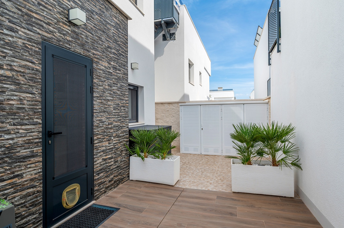 For sale - 3 Bedroom 2 Bathroom House - Detached Villa in Orihuela - Orihuela Centro  - Alicante
