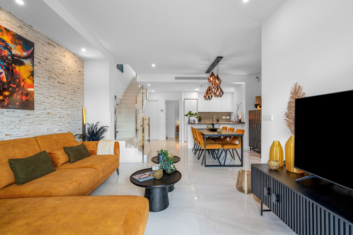 For sale - 3 Bedroom 2 Bathroom House - Detached Villa in Orihuela - Orihuela Centro  - Alicante