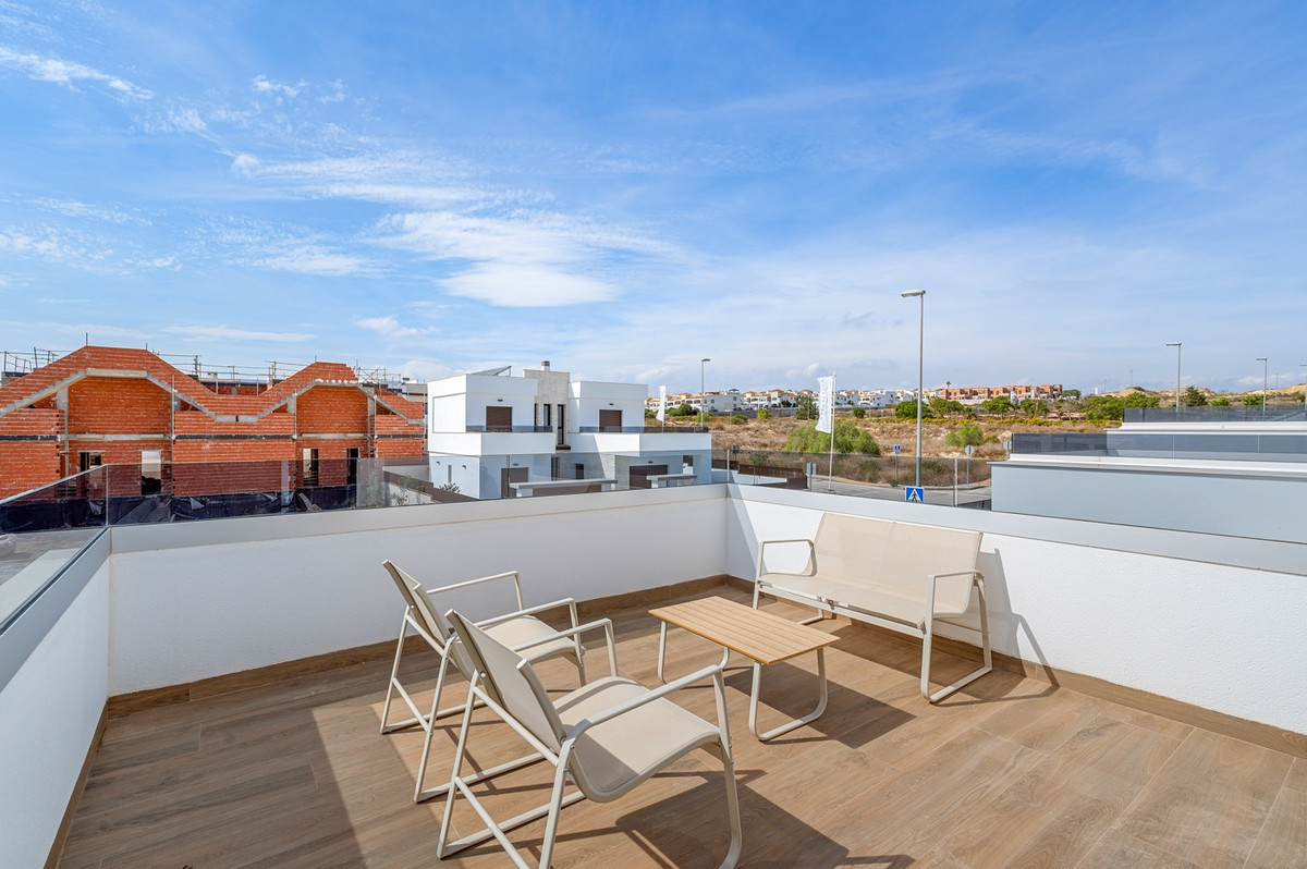 For sale - 3 Bedroom 2 Bathroom House - Detached Villa in Orihuela - Orihuela Centro  - Alicante