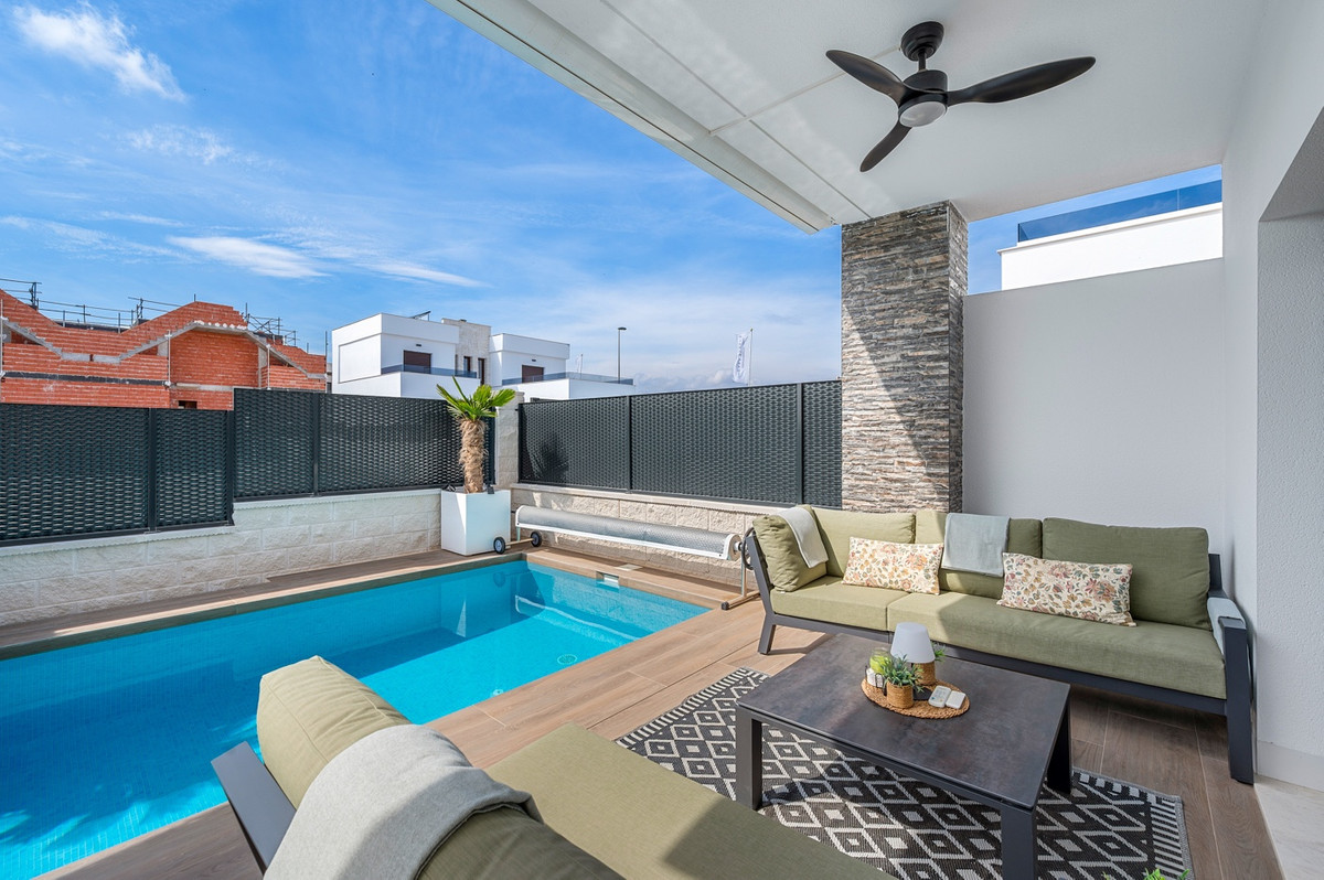 For sale - 3 Bedroom 2 Bathroom House - Detached Villa in Orihuela - Orihuela Centro  - Alicante