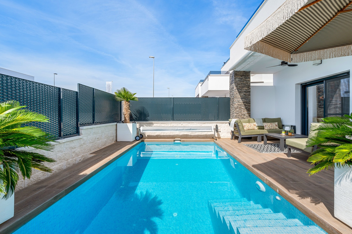 For sale - 3 Bedroom 2 Bathroom House - Detached Villa in Orihuela - Orihuela Centro  - Alicante