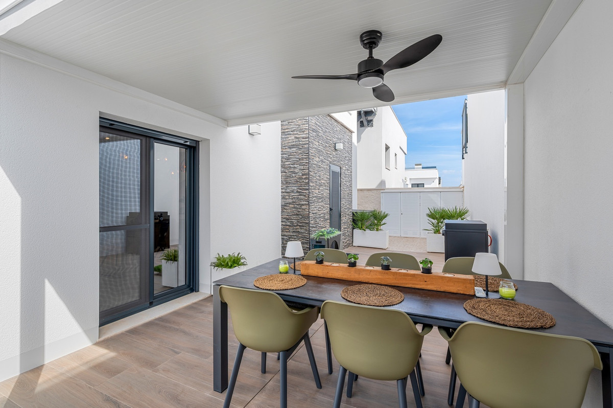 For sale - 3 Bedroom 2 Bathroom House - Detached Villa in Orihuela - Orihuela Centro  - Alicante