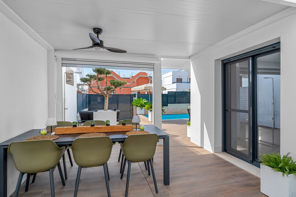 For sale - 3 Bedroom 2 Bathroom House - Detached Villa in Orihuela - Orihuela Centro  - Alicante