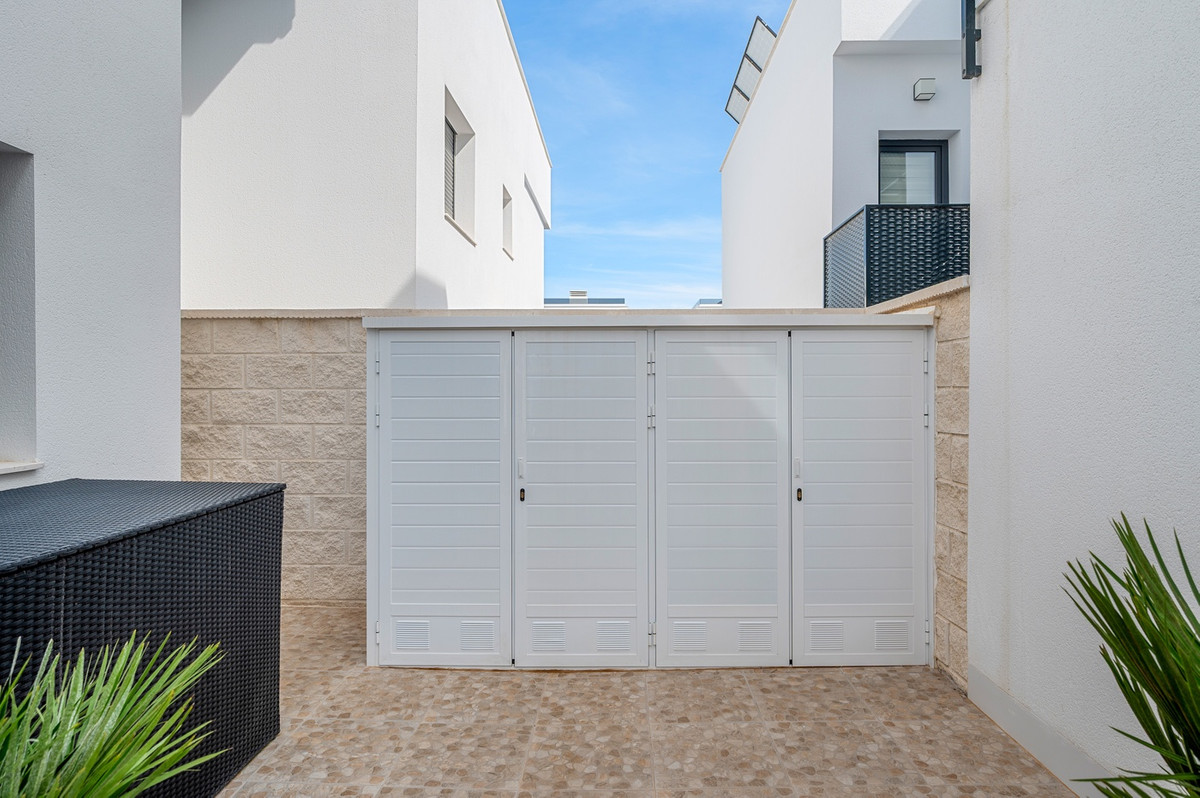 For sale - 3 Bedroom 2 Bathroom House - Detached Villa in Orihuela - Orihuela Centro  - Alicante