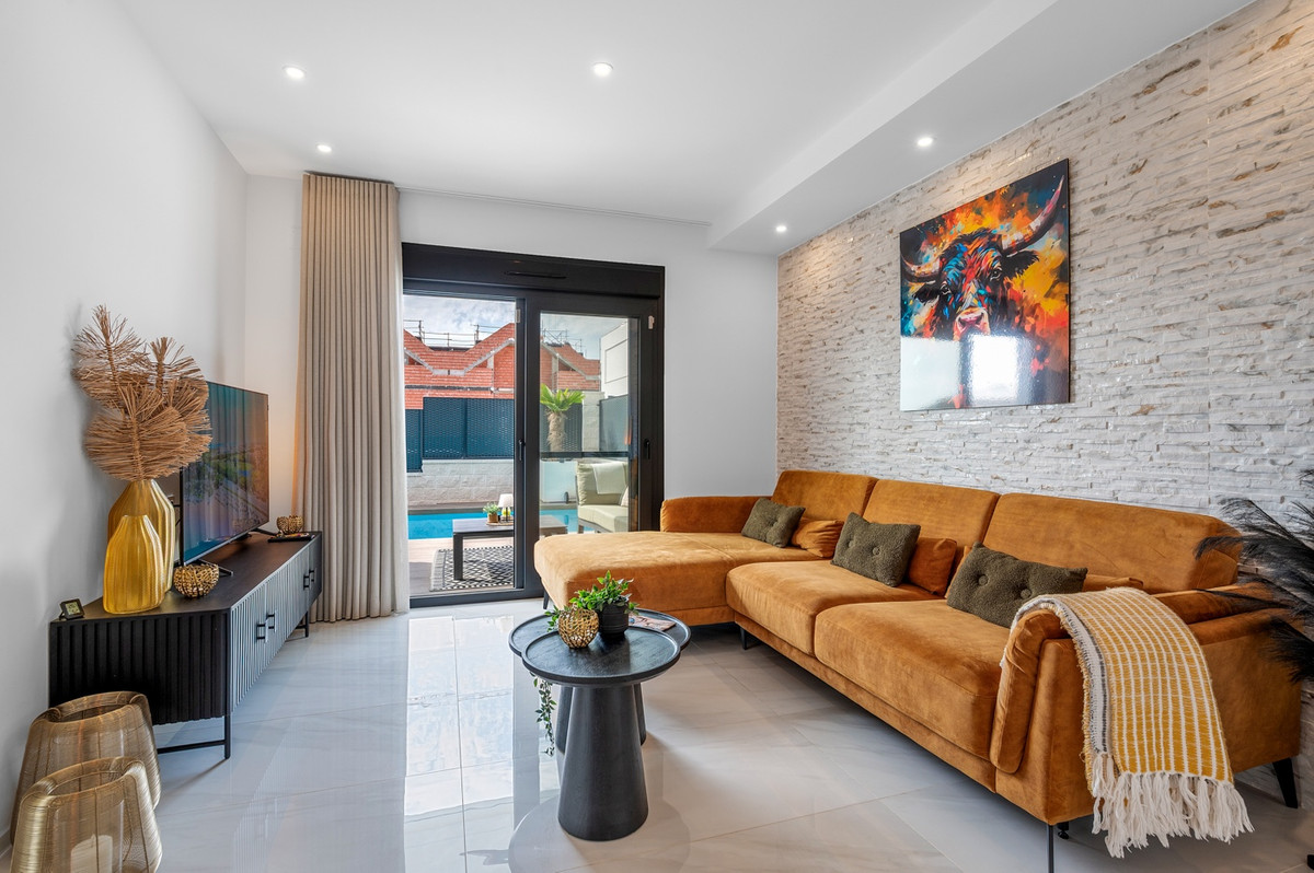 For sale - 3 Bedroom 2 Bathroom House - Detached Villa in Orihuela - Orihuela Centro  - Alicante