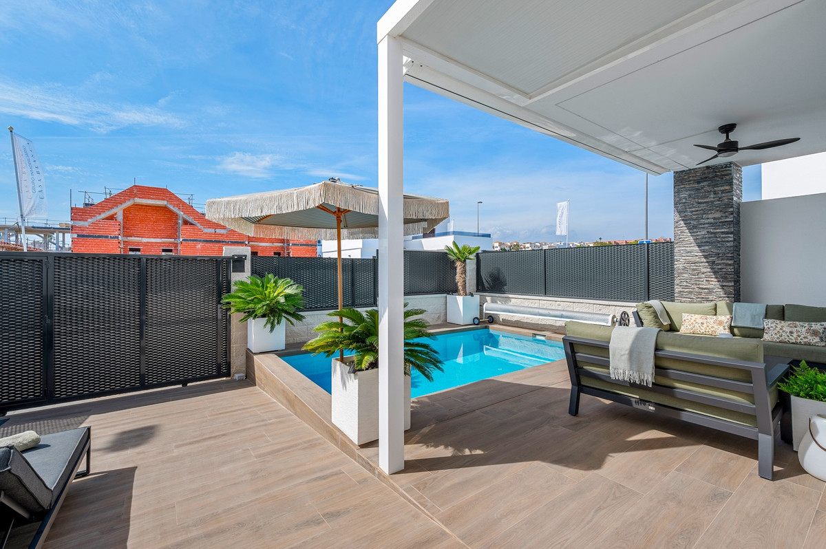 For sale - 3 Bedroom 2 Bathroom House - Detached Villa in Orihuela - Orihuela Centro  - Alicante